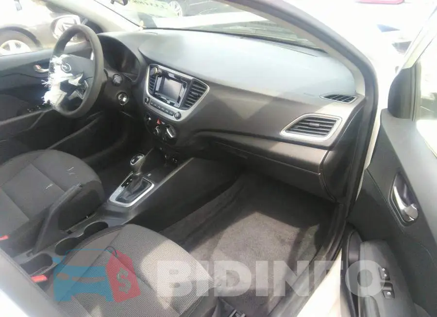3KPC24A39KE064426 Photo# 5