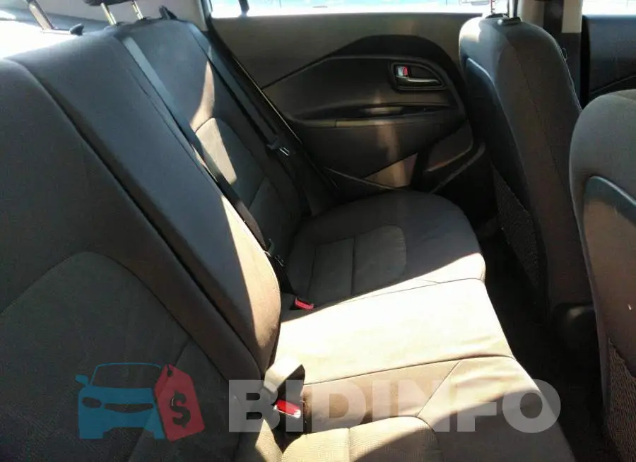 KNADM4A31H6062325 Photo# 8