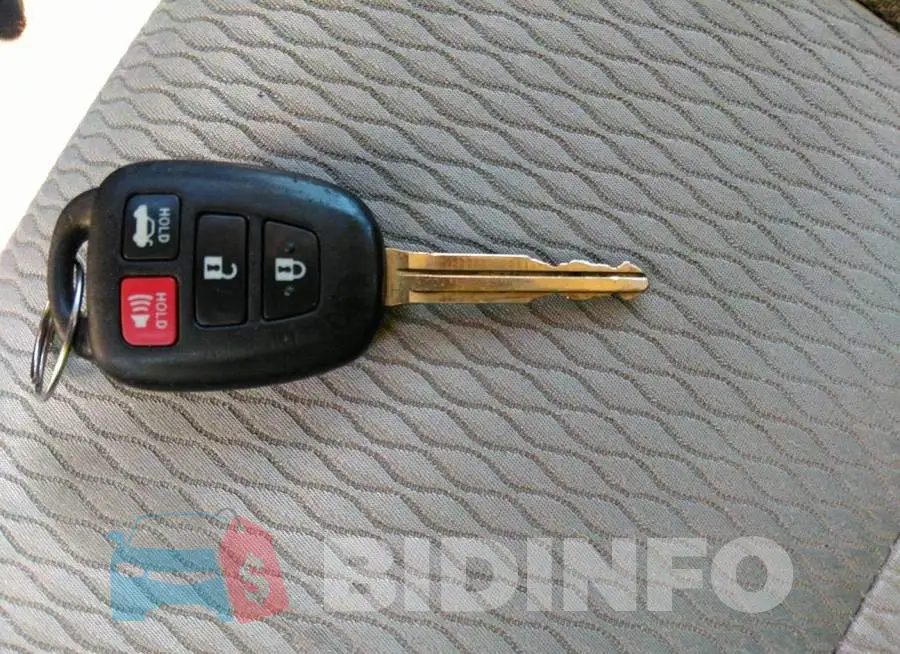 2T1BURHE4FC439069 Photo# 11