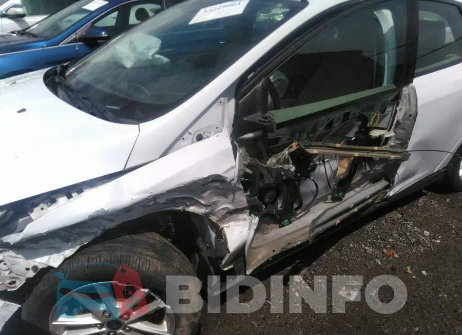 1FADP3F24FL327330 Photo# 6