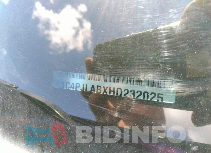 1C4PJLABXHD232025 Photo# 9