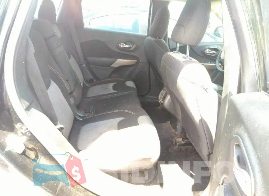 1C4PJLABXHD232025 Photo# 8