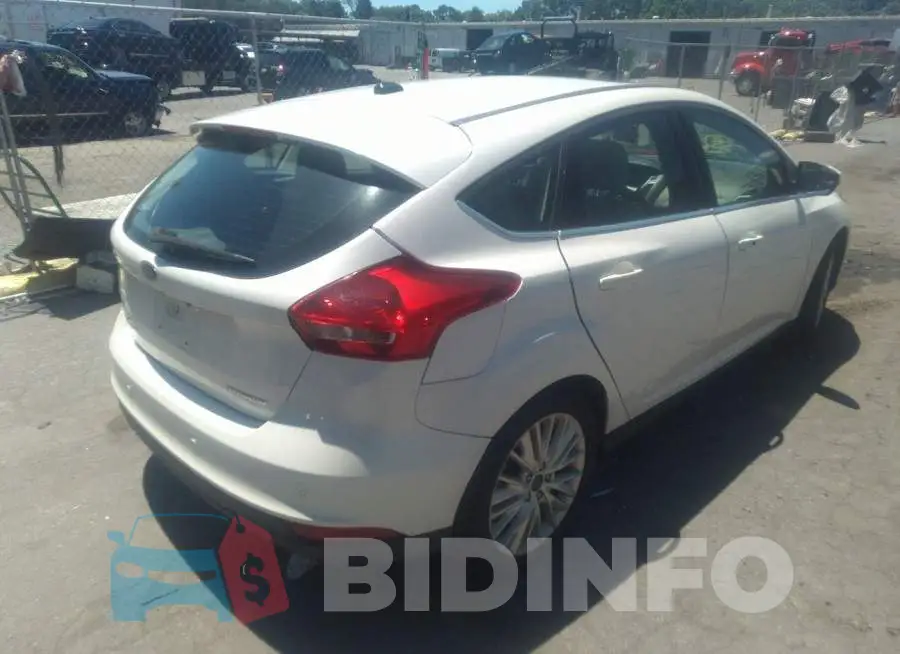 1FADP3N25JL283221 Photo# 4