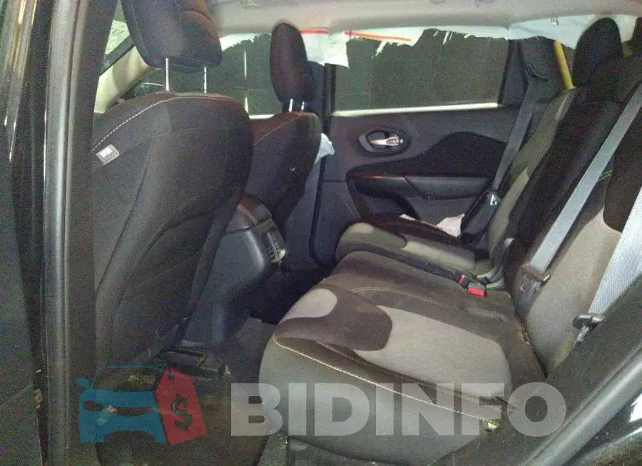 1C4PJMAB4GW203323 Photo# 8
