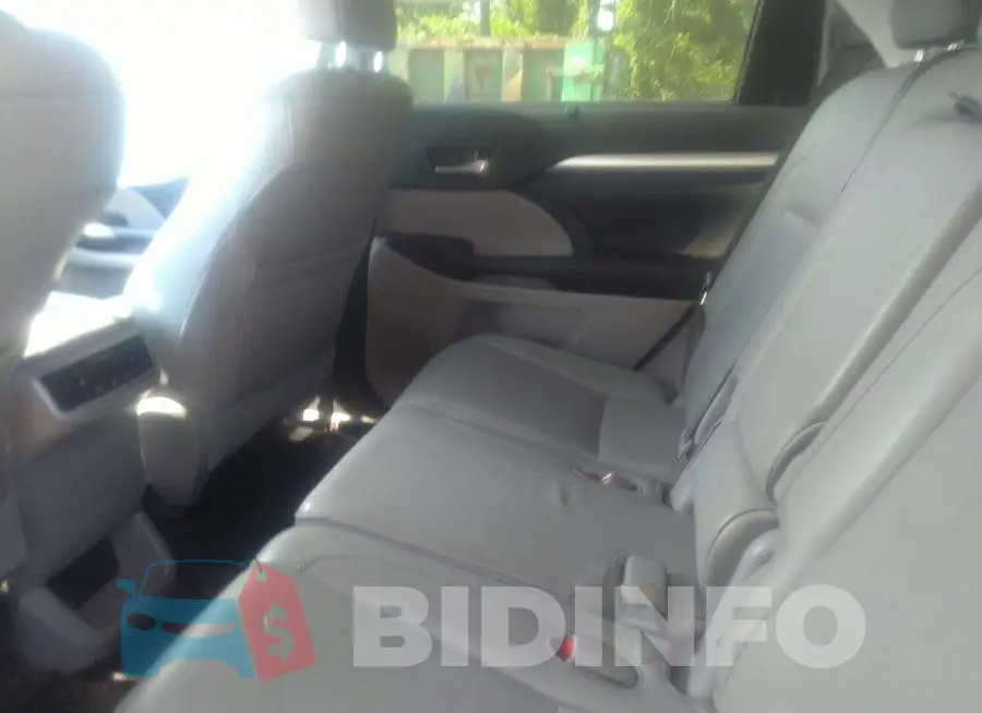 5TDJKRFH4GS226064 Photo# 8