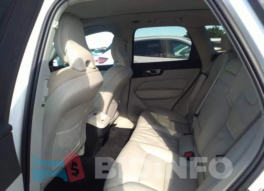 YV4102RK8M1845583 Photo# 8