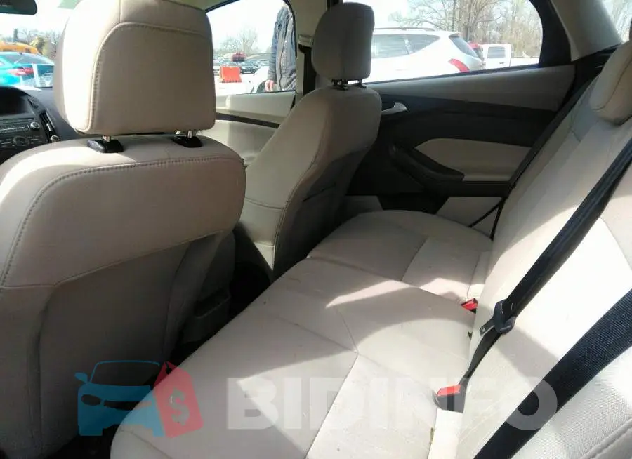 1FADP3K25JL225422 Photo# 8