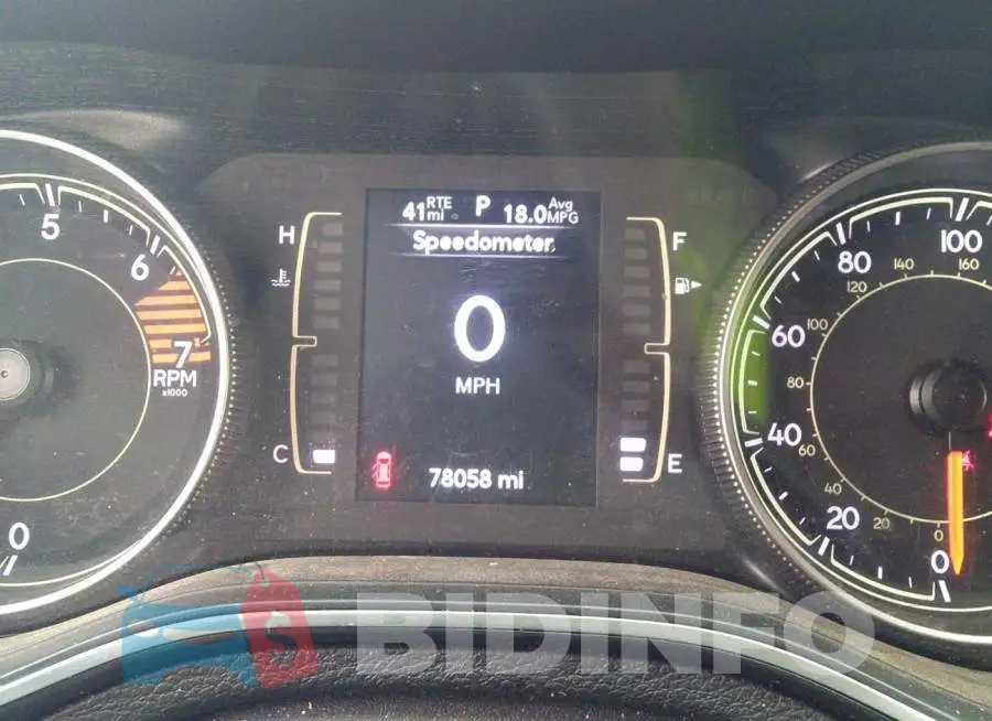 1C4PJLCB8KD148094 Photo# 7