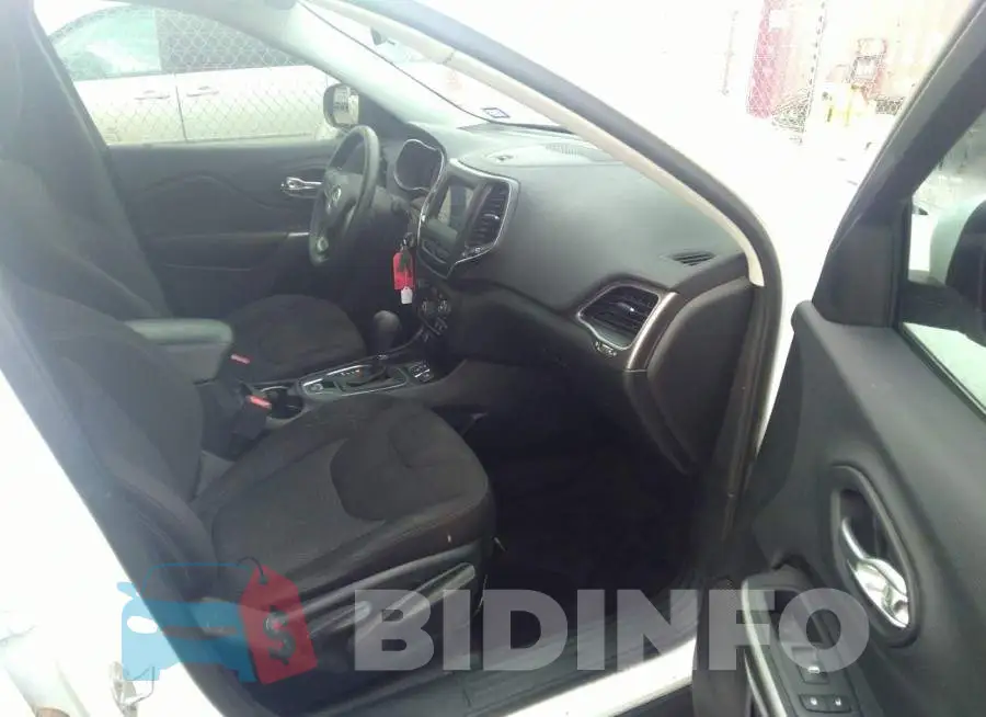1C4PJLCB8KD148094 Photo# 5