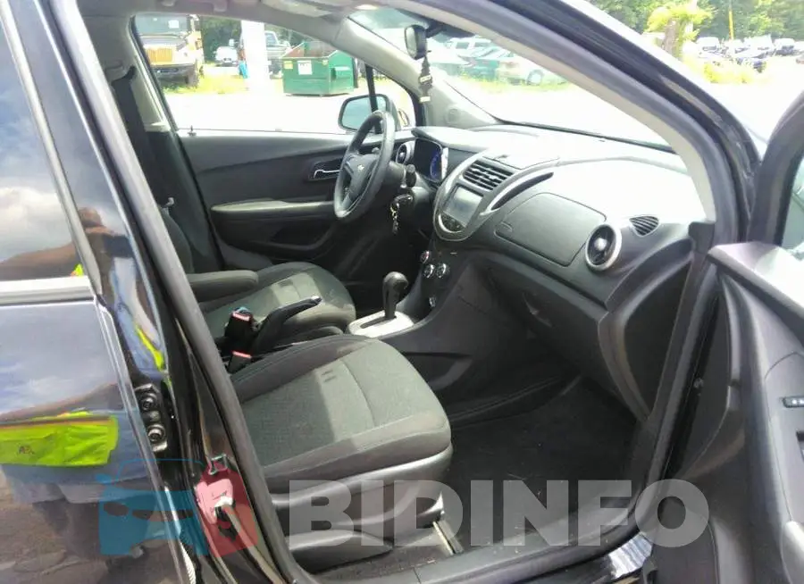 KL7CJNSB1GB698877 Photo# 5