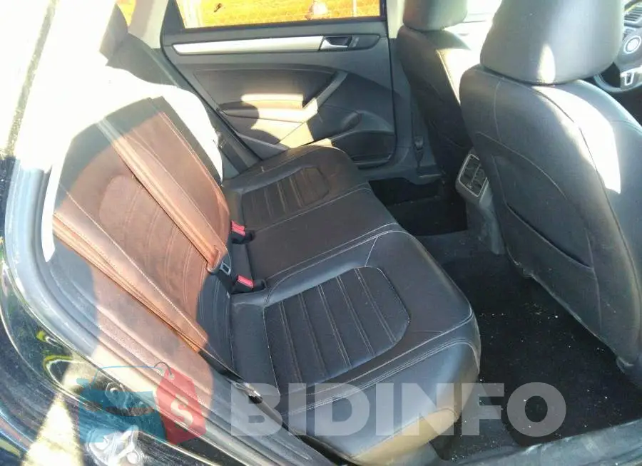 1VWBS7A32FC057521 Photo# 8