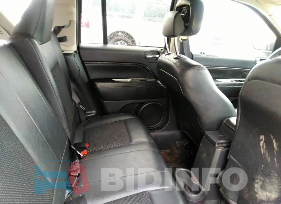1C4NJDEB7GD594271 Photo# 8
