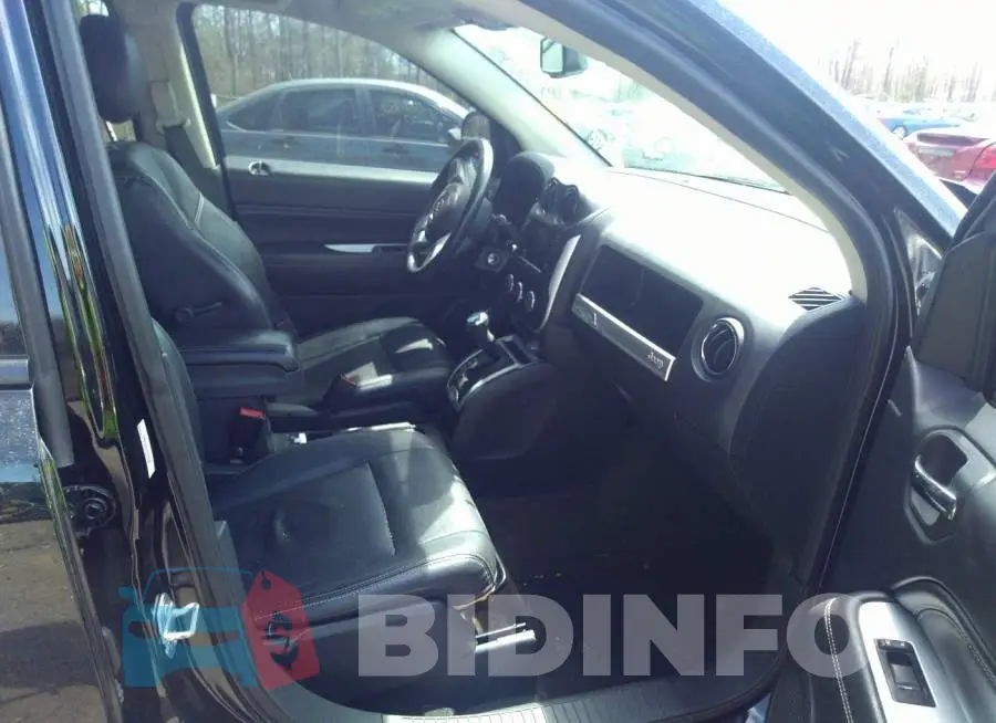 1C4NJDEB1GD709169 Photo# 5