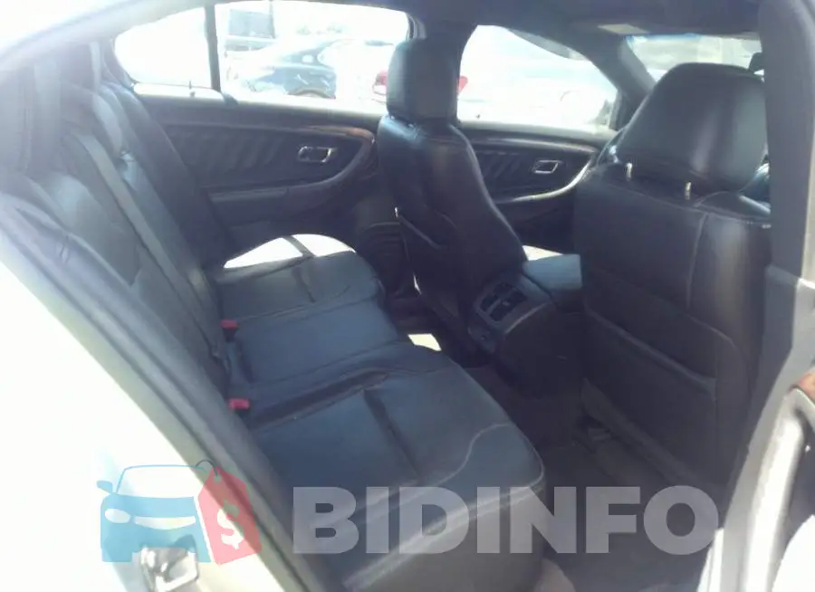 1FAHP2F88FG137765 Photo# 8
