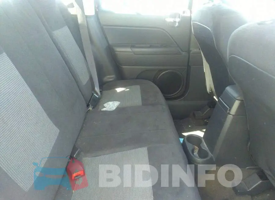 1C4NJPBA5GD669935 Photo# 8