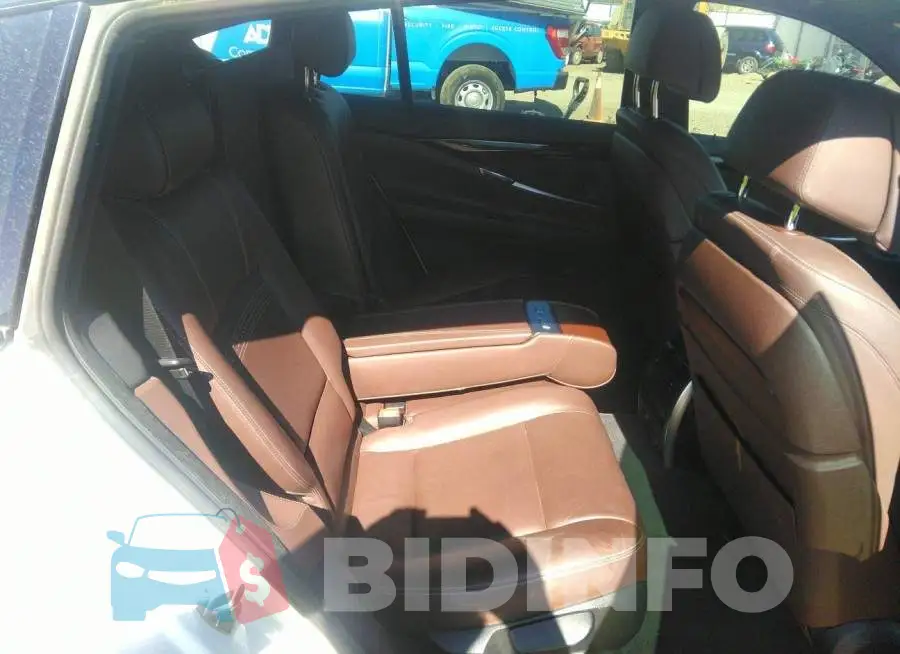 WBA5M0C58GD085252 Photo# 8