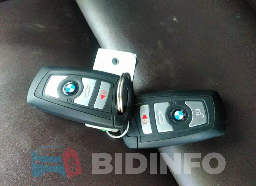 WBA5M0C58GD085252 Photo# 11