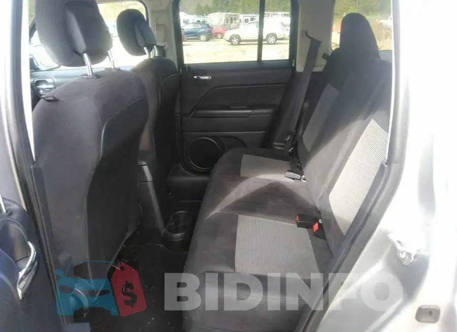 1C4NJRFB7GD692342 Photo# 8