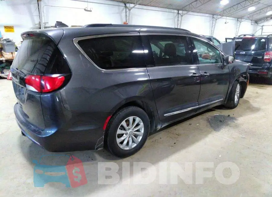 2C4RC1BG6HR564977 Photo# 4