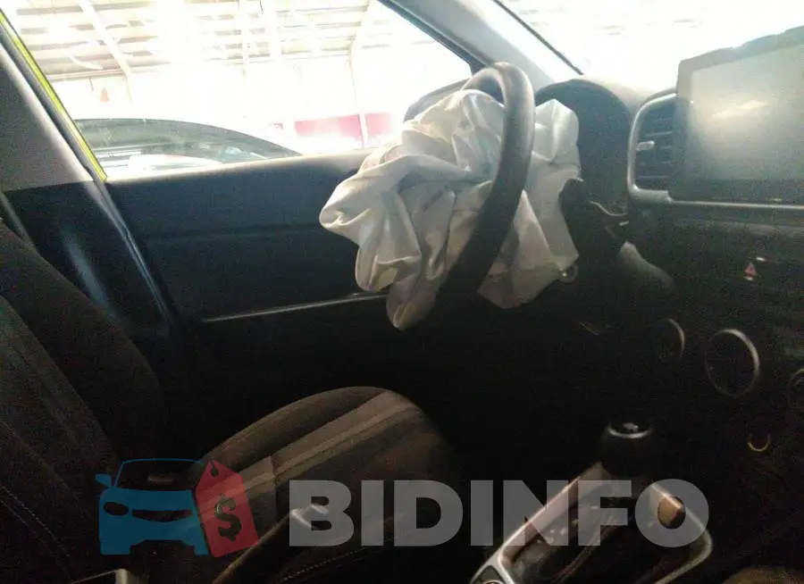 000RC8A32LU022516 Photo# 5