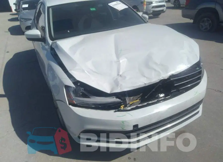 3VW167AJ2HM241289 Photo# 6