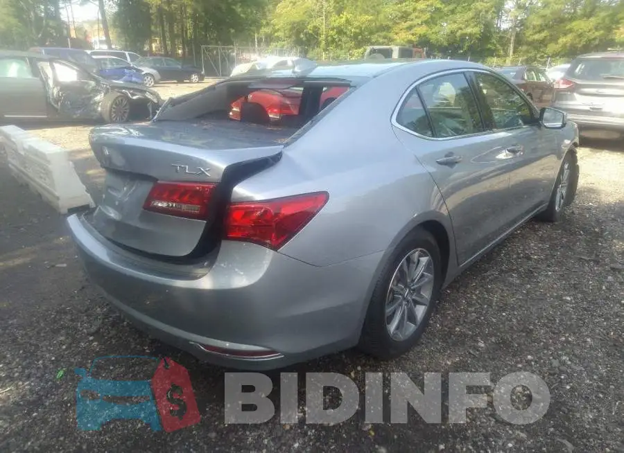 19UUB1F39JA002278 Photo# 4