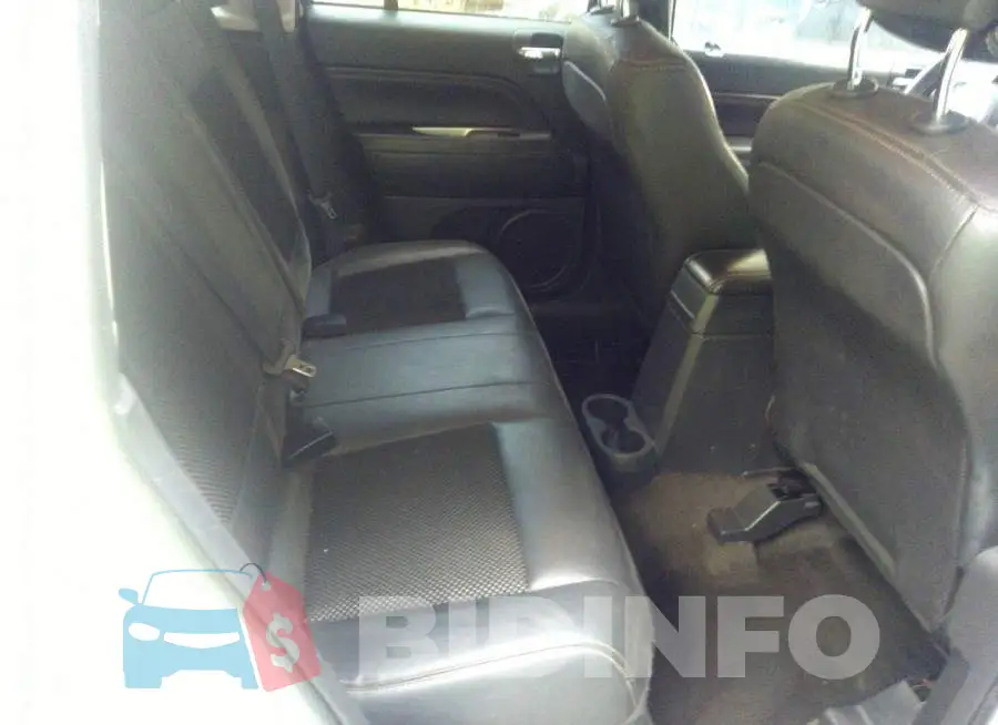 1C4NJDEB3GD663294 Photo# 8