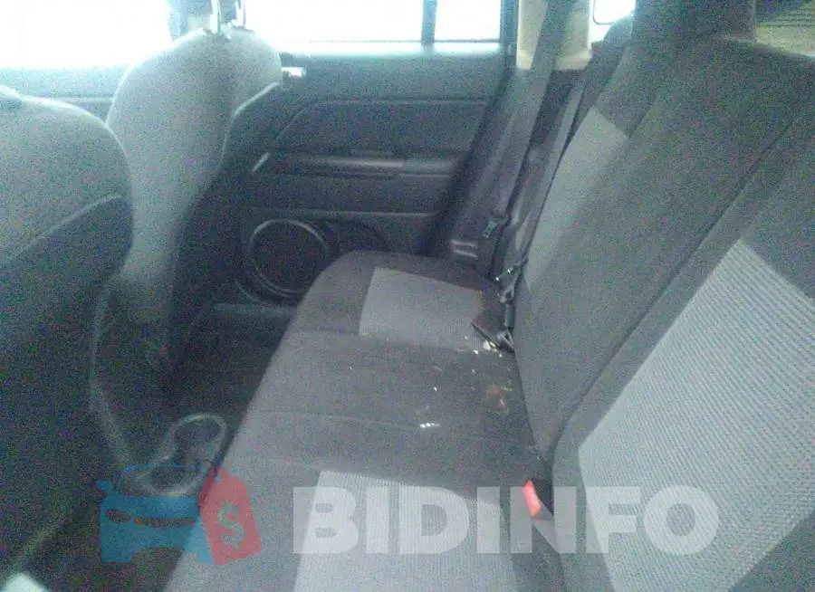 1C4NJCBA7HD124202 Photo# 8