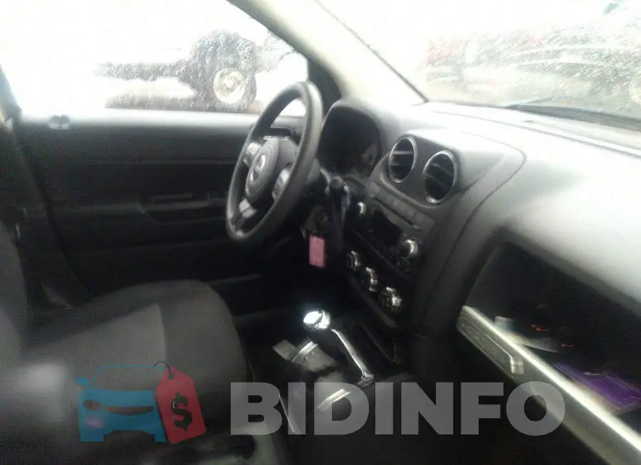 1C4NJCBA7HD124202 Photo# 5