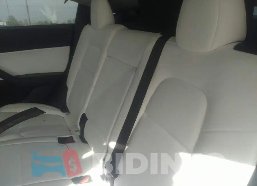 5YJYGDEF4MF178553 Photo# 8