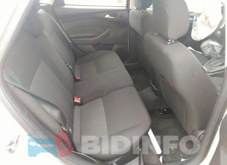 1FADP3M25JL240158 Photo# 8