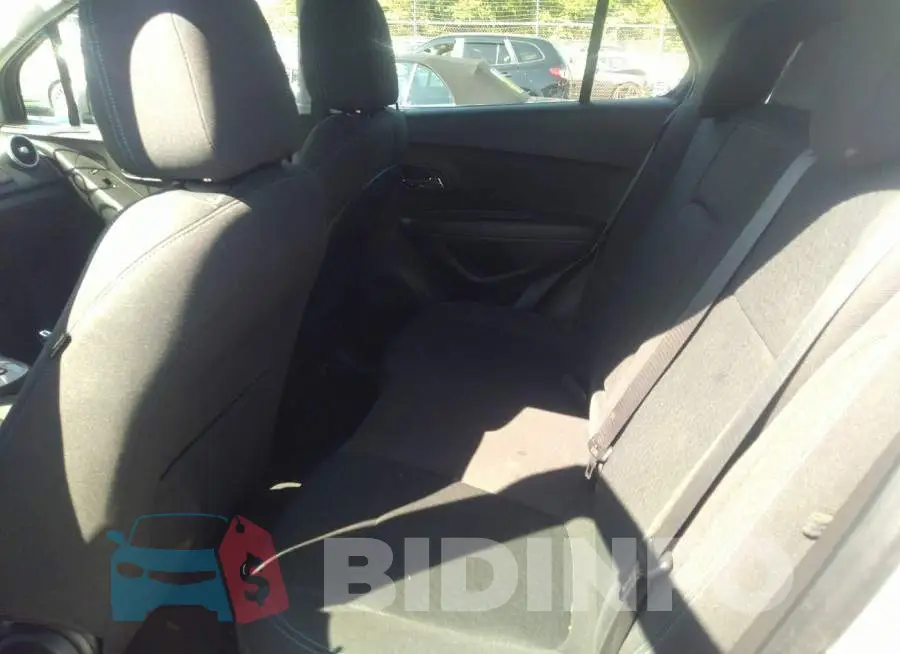 KL7CJNSB2GB582037 Photo# 8