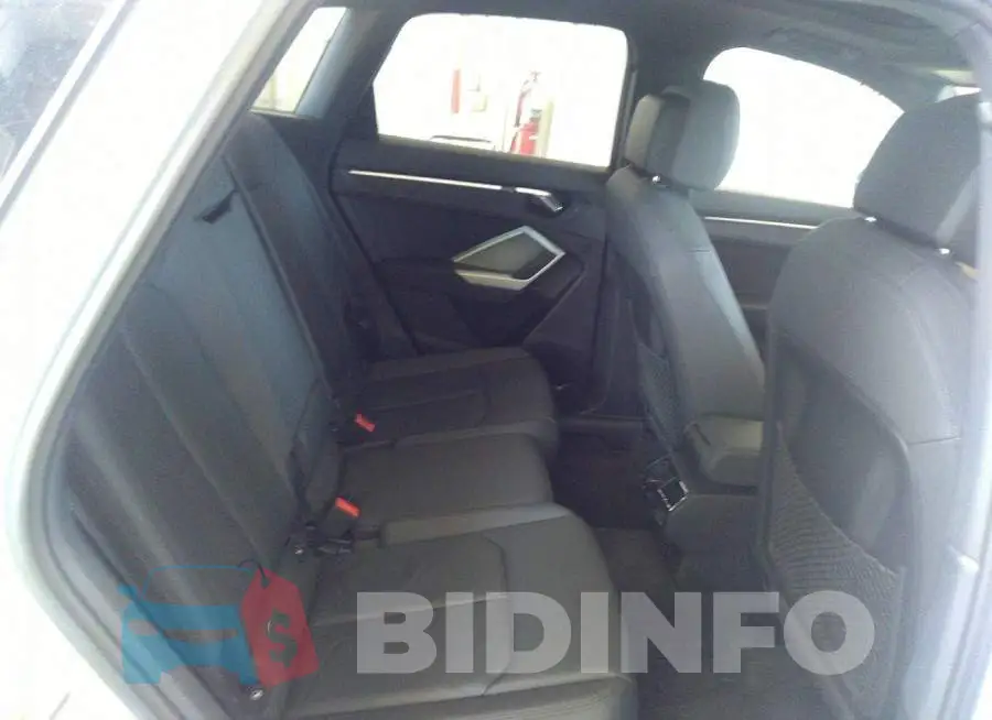WA1AUCF38M1068102 Photo# 8