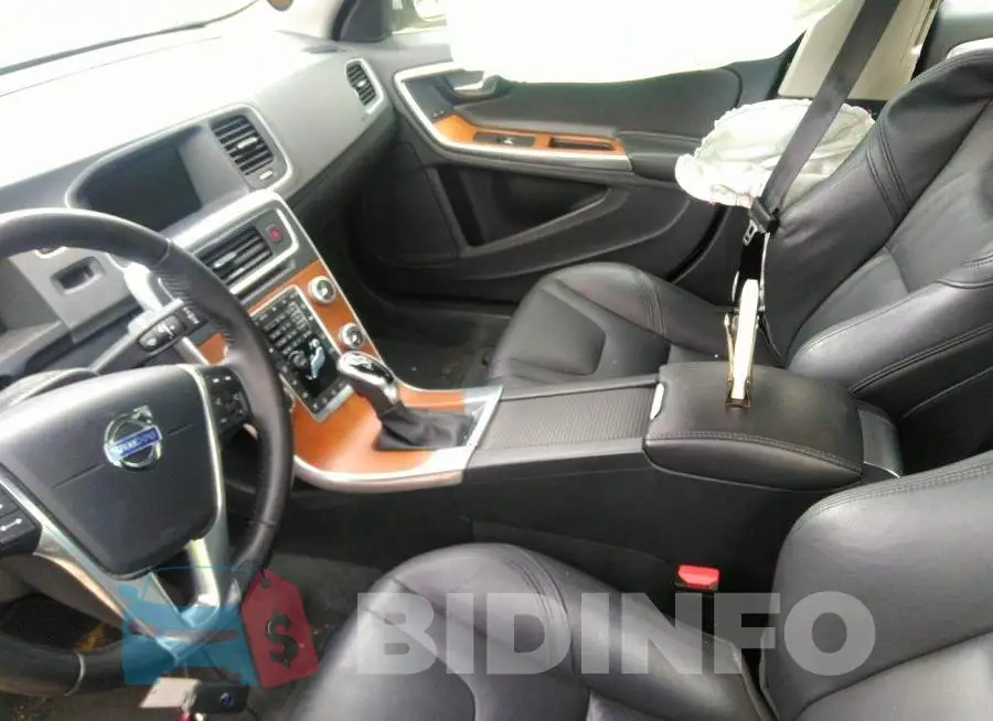 LYV402TM8HB140839 Photo# 5