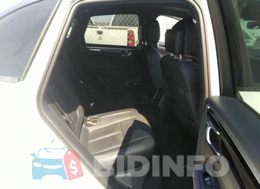 WP1AA2A50MLB00447 Photo# 8 WP1AA2A50MLB00447 Photo# 8