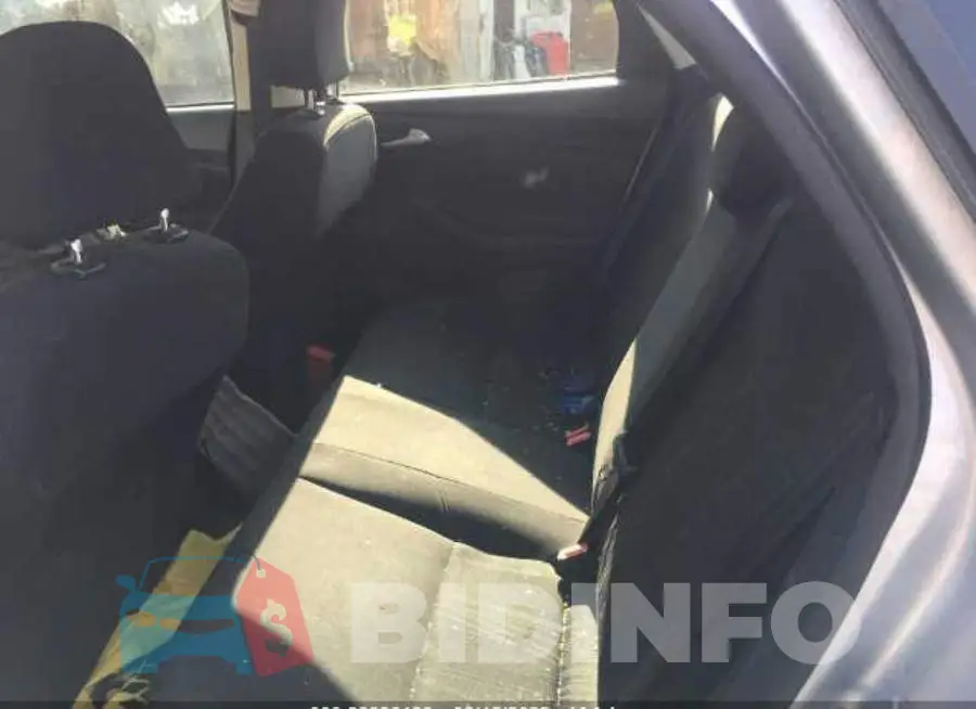 1FADP3F22FL276152 Photo# 8