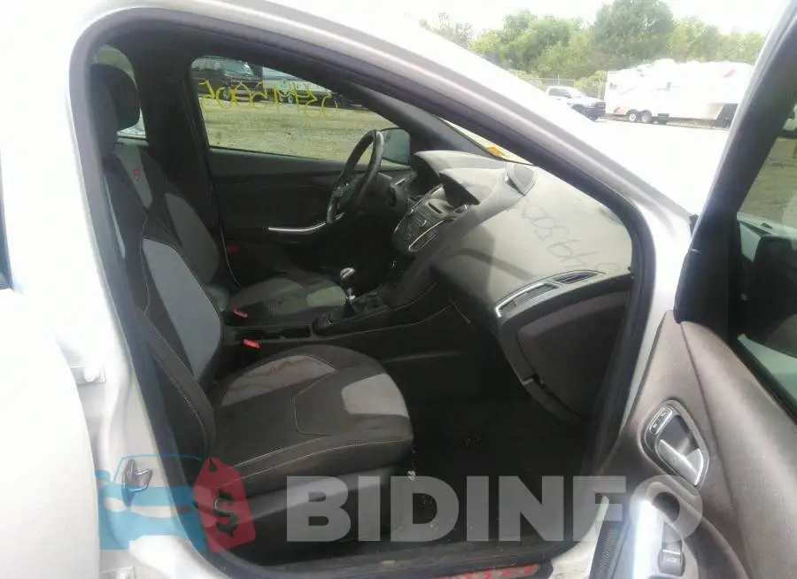 1FADP3L92HL282831 Photo# 5