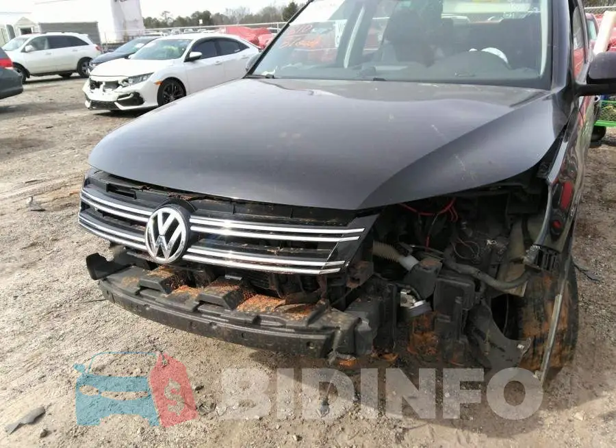 WVGAV7AX4HK005918 Photo# 6
