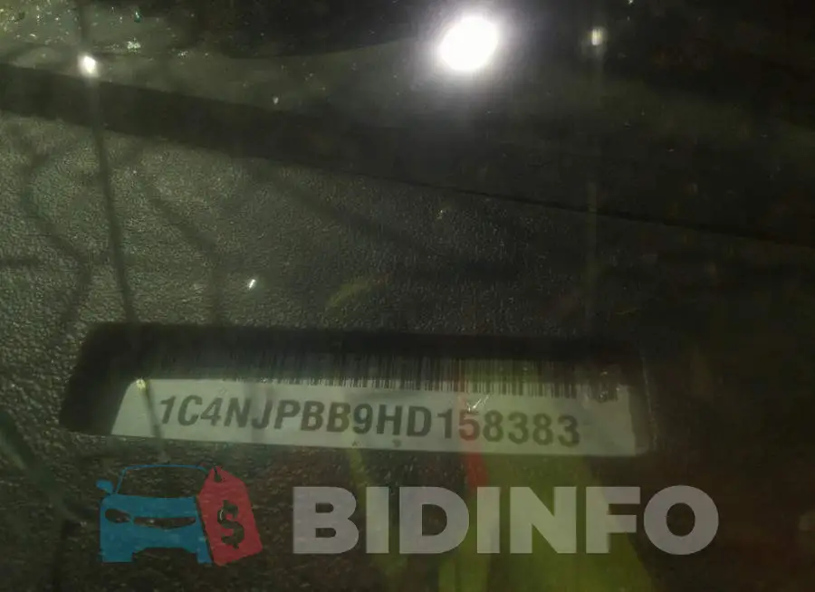 1C4NJPBB9HD158383 Photo# 9
