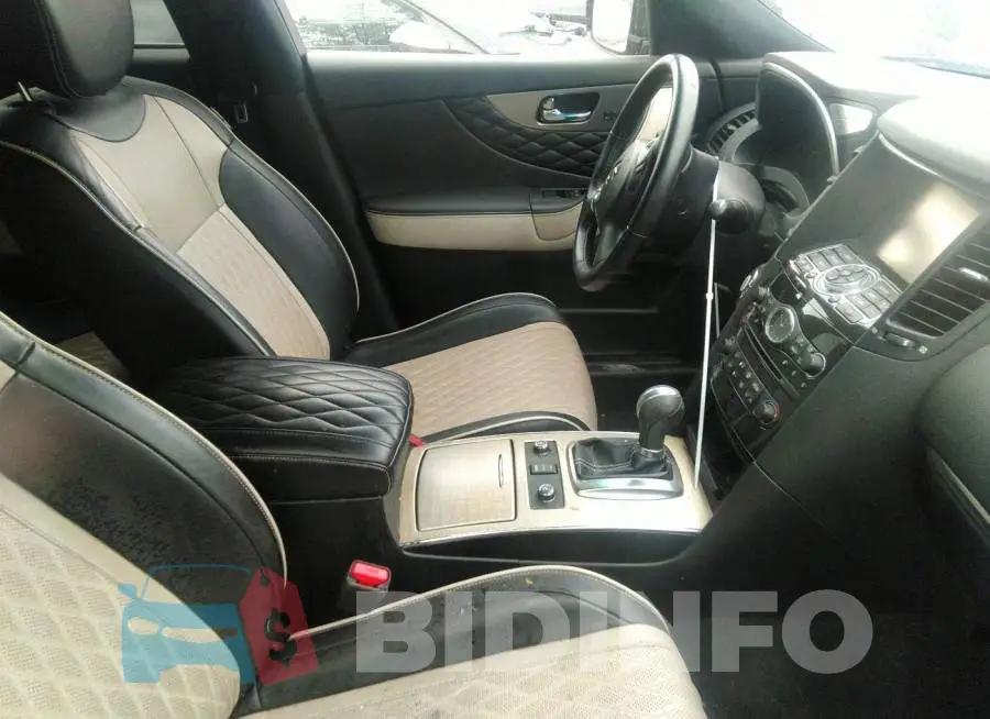 JN8CS1MUXHM144044 Photo# 5
