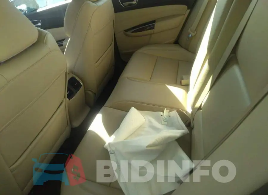 19UUB1F33KA010488 Photo# 8