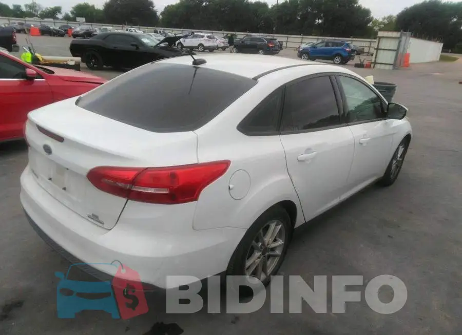 1FADP3F24GL204807 Photo# 4