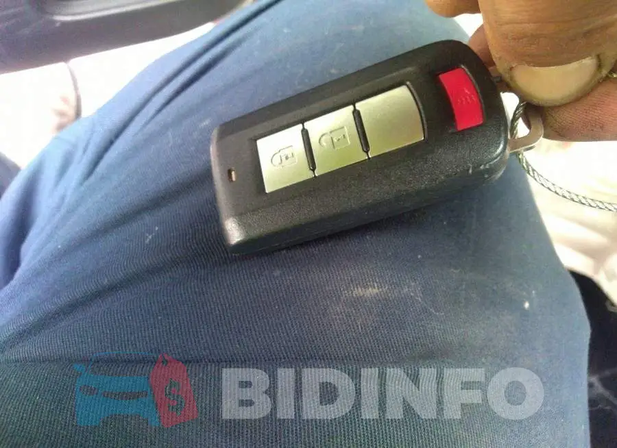 JA4AD3A32LZ006492 Photo# 11
