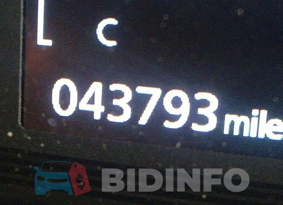 JA4AD3A39LJ000851 Photo# 7