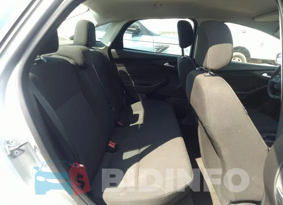 1FADP3F21GL263507 Photo# 8