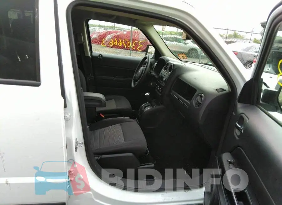 1C4NJPBB9GD584234 Photo# 5