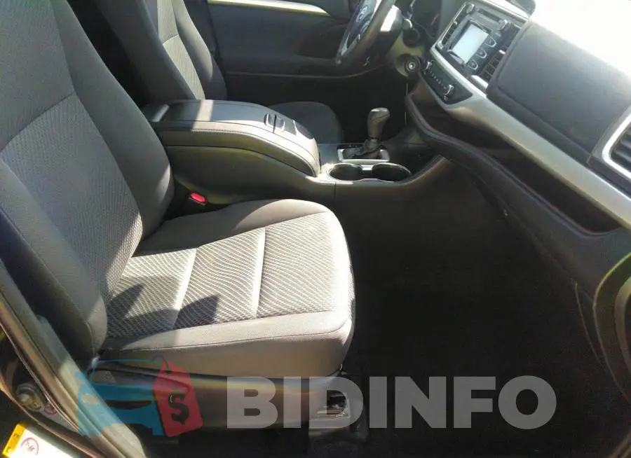 5TDZARFH2KS060643 Photo# 5