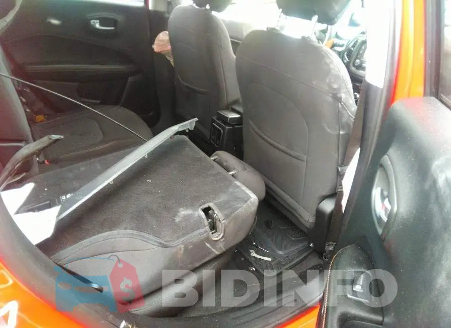 3C4NJDAB8JT114746 Photo# 8