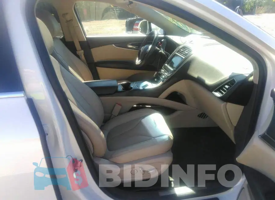 2LMPJ8LR9JBL48819 Photo# 5