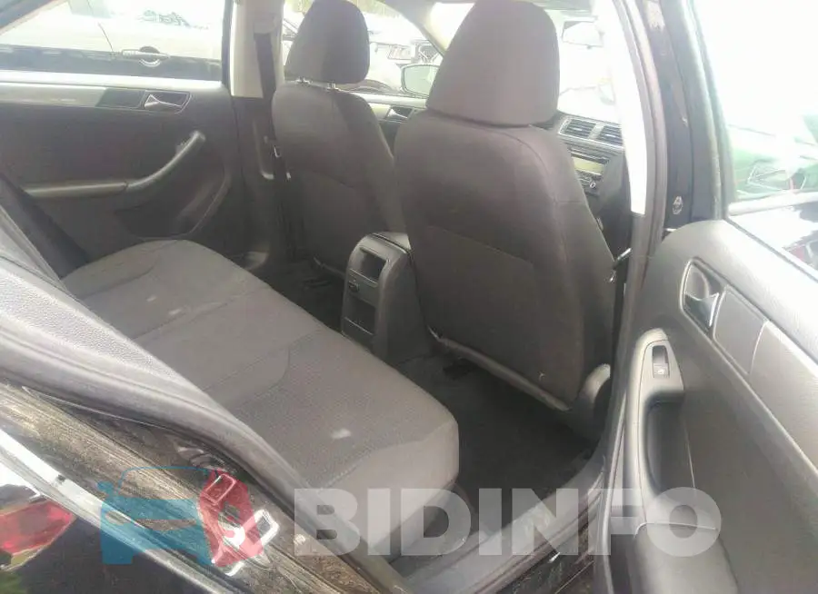 3VWB17AJ2FM298415 Photo# 8